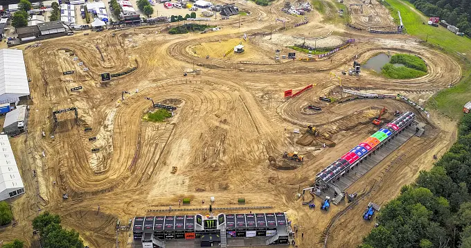 Stedelijk MX centrum Lommel decor voor 15e GP van seizoen