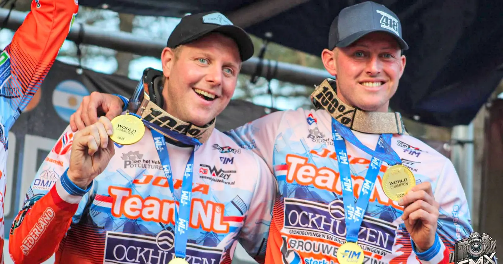 Wijers/van Hal met TeamNL winnaars WK Sidecarcross of Nations